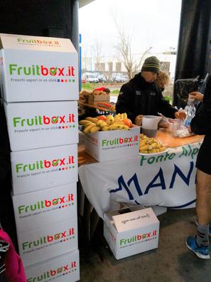 Fruitbox oggi presente a sostenere gli atleti e gli amici della San Filippo Runners per la METRO RUN con tanta buona frutta! Le clementine e le bana...